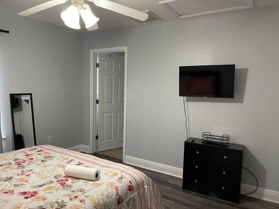 Cheerful 3-Bedrooms With Free Parking On Premises Tallahassee Kültér fotó